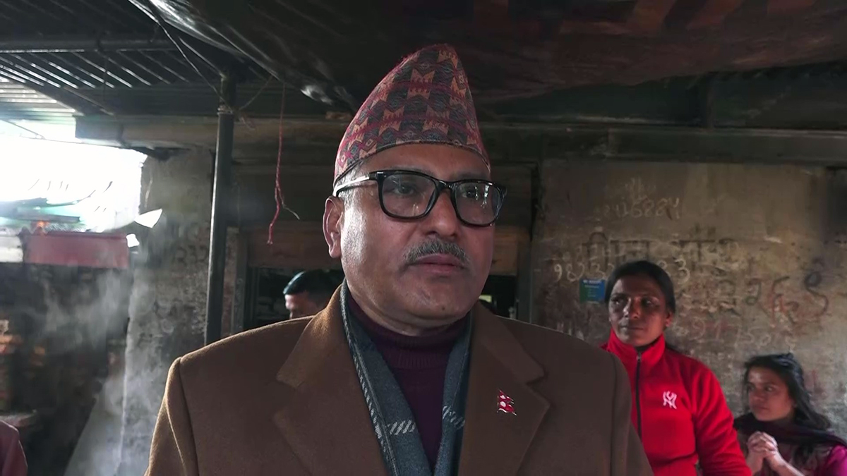 गभर्नर अधिकारी विधुतीय भुक्तानीबारे जानकारी लिन तरकारी बजारमा